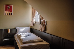Motel Oasis