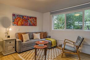 Comfy Apartment with Leafy Views by Tasman