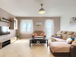 Villa in Galizana With Bubble Bath