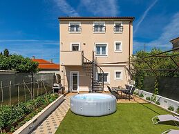 Villa in Galizana With Bubble Bath
