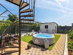 Villa in Galizana With Bubble Bath