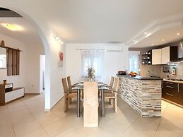 Villa in Galizana With Bubble Bath