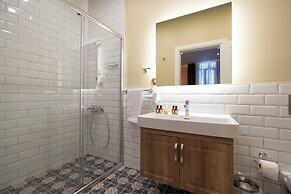 Level Suites