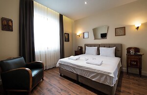 Level Suites