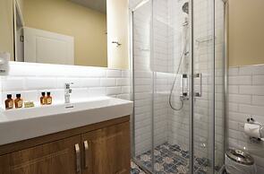 Level Suites