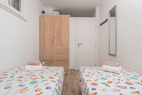 Beachfront villa Mihovil w. beach access