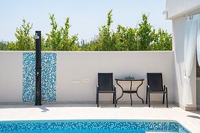 Beachfront villa Mihovil w. beach access