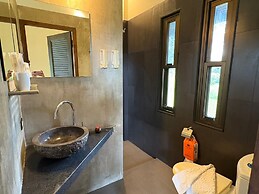 Palette Luxe Elephant Camp Maerim