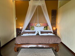 Palette Luxe Elephant Camp Maerim