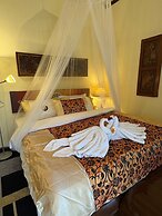 Palette Luxe Elephant Camp Maerim