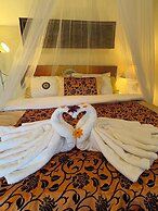 Palette Luxe Elephant Camp Maerim