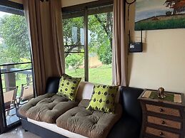 Palette Luxe Elephant Camp Maerim