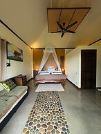 Palette Luxe Elephant Camp Maerim