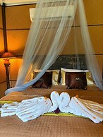 Palette Luxe Elephant Camp Maerim