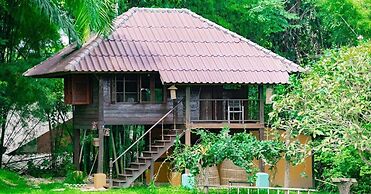 Palette Luxe Elephant Camp Maerim