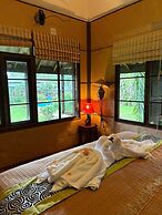Palette Luxe Elephant Camp Maerim