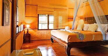 Palette Luxe Elephant Camp Maerim