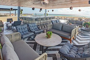 Condos with Oceanview Rooftop Pool