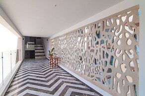 Condos with Oceanview Rooftop Pool