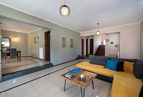 Green Hill Family Villa