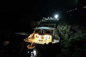Deodar Cottage | Scenic View, next to nature!