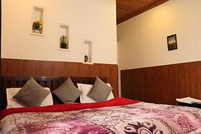 Deodar Cottage | Scenic View, next to nature!