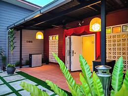 Great 5BR Garden Inn by uBook