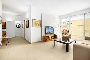 Chic Bright Urban Escape by Sea N' Rent