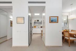 Chic Bright Urban Escape by Sea N' Rent