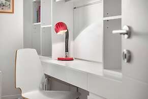 Chic Bright Urban Escape by Sea N' Rent