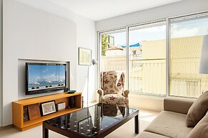Chic Bright Urban Escape by Sea N' Rent