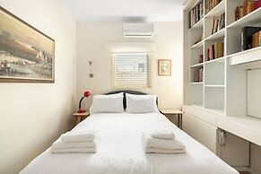 Chic Bright Urban Escape by Sea N' Rent