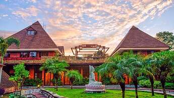 Pyramid Home Divine