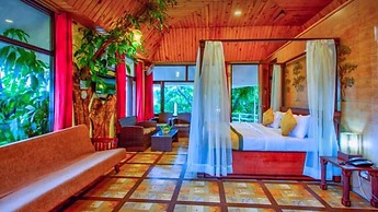Pyramid Home Divine