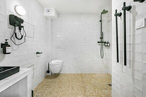 JIJI Suites
