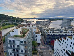 Central Penthouse on 19th Floor with Amazing View