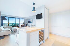 Central Penthouse on 19th Floor with Amazing View