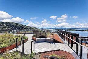 Central Penthouse on 19th Floor with Amazing View