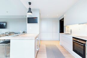Central Penthouse on 19th Floor with Amazing View