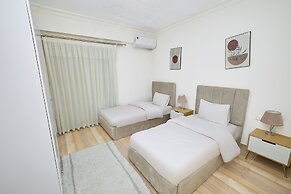 Settle Inn South 90 Apartments