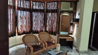 Sarnath Motel And Resort