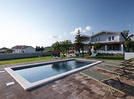 House Rose With Garden and Pool