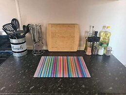 2 Bed Lodge - Sleeps 5 - Parking - Pets - Wifi