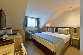 HOTEL ROUSSEAU PLUS