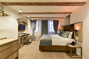 HOTEL ROUSSEAU PLUS