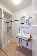 HOTEL ROUSSEAU PLUS