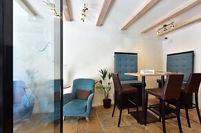 HOTEL ROUSSEAU PLUS