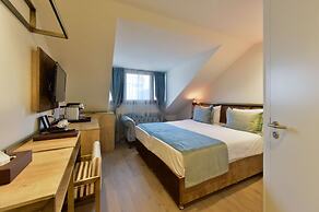 HOTEL ROUSSEAU PLUS