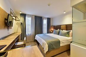 HOTEL ROUSSEAU PLUS
