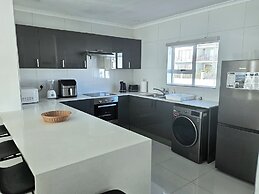 Dolphin Ridge Seaside Apartment